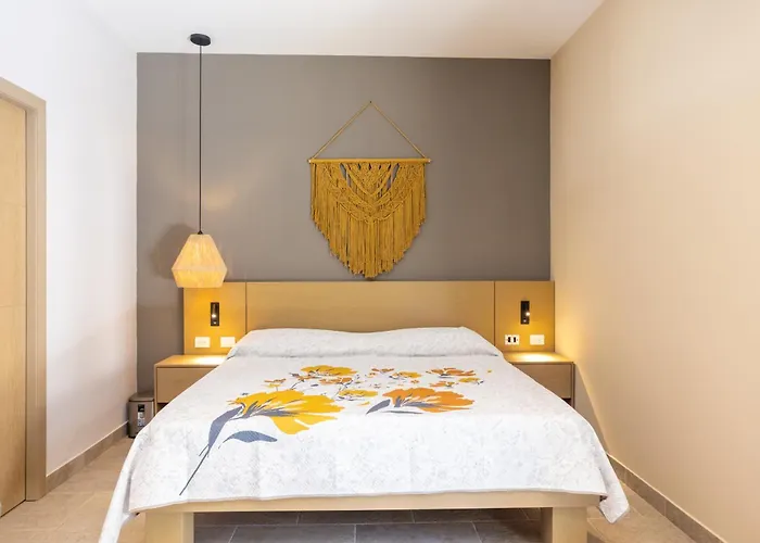 Kiin Ha - Luxurious 5-br With Swim-up Pool Villa *