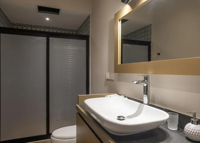 Kiin Ha - Luxurious 5-br With Swim-up Pool