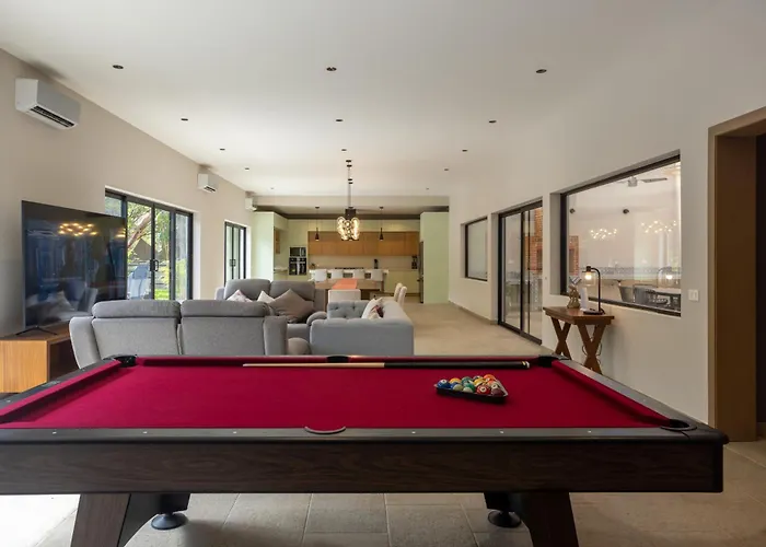Kiin Ha - Luxurious 5-br With Swim-up Pool