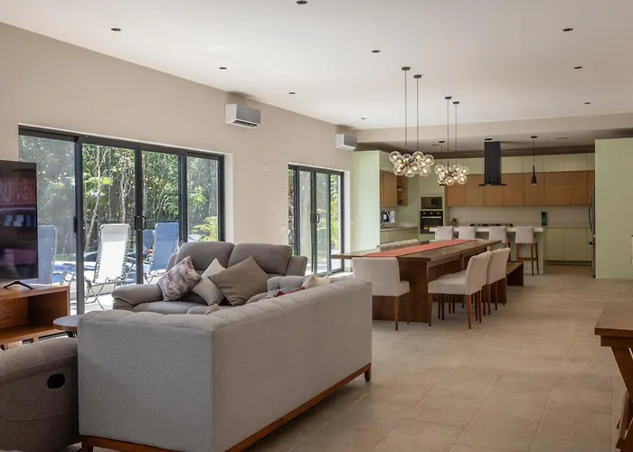 Kiin Ha - Luxurious 5-br With Swim-up Pool Villa *