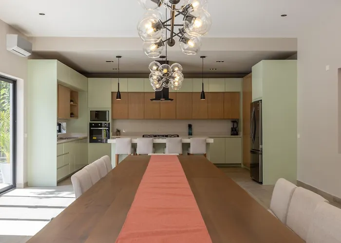Kiin Ha - Luxurious 5-br With Swim-up Pool Villa