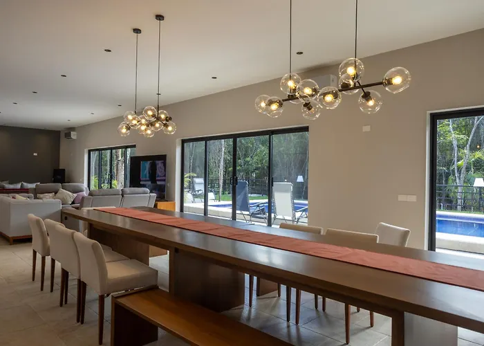 Villa Kiin Ha - Luxurious 5-br With Swim-up Pool *